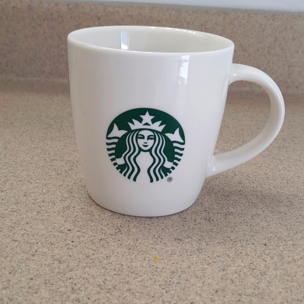 Starbucks White and Green 12 Ounce Ceramic Coffee or Tea Mug With Logo